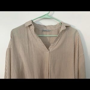 Beautiful long sleeve striped top.